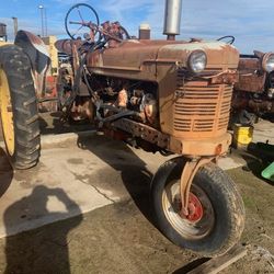 Farmall H Tractor