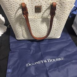 Dooney & Bourke 