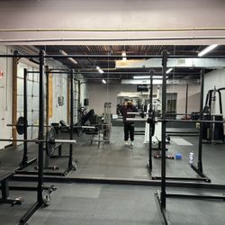 Commercial Squat Rack + 4× 45lb Olympic Bars – Gym Bundle