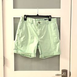 Men's shorts in a mint green color from the brand Vineyard Vines, in cotton size 32