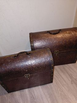 Vintage Style Decorative Wooden Storage Chests - Set of 2 Nested Pirate Trunks