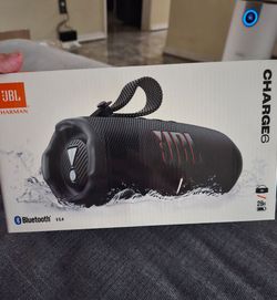 **New** JBL  Charge 6 Speaker/Powerbank