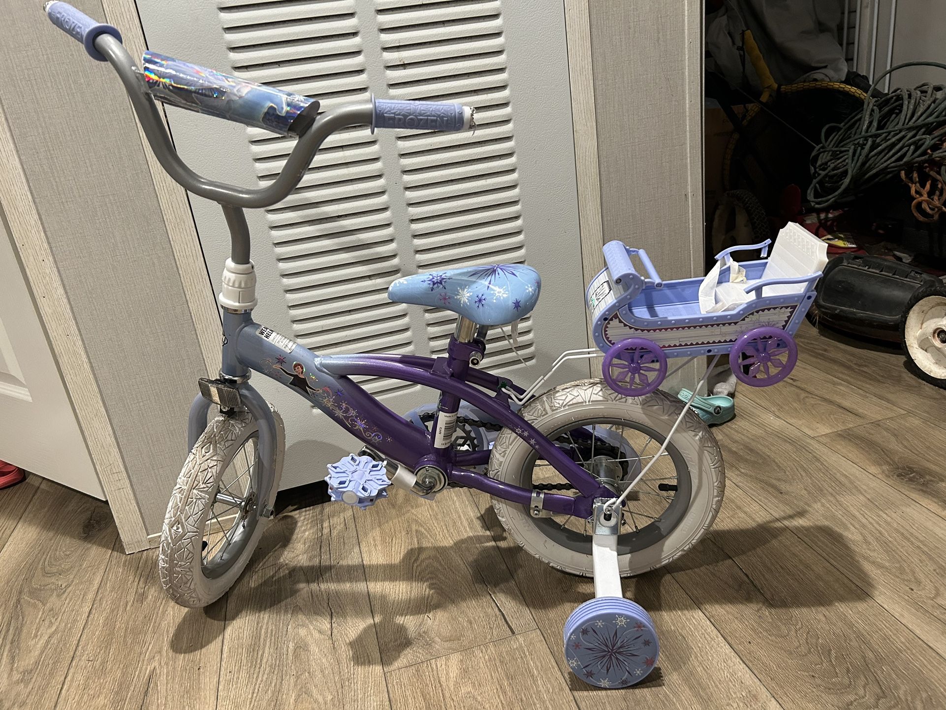 Frozen bike With Training Wheels 