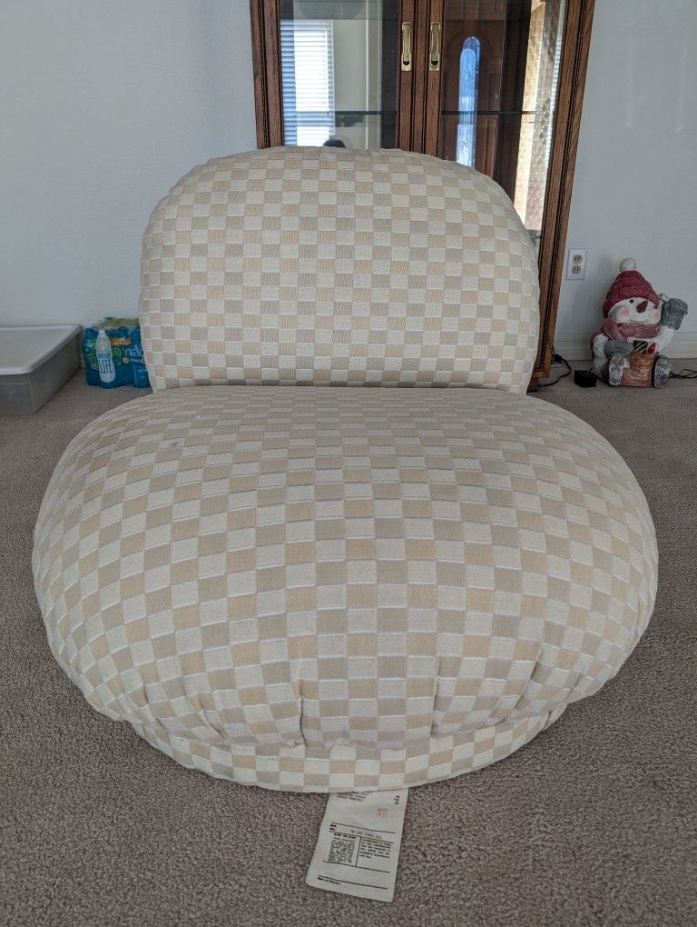 Free Checkered pacha Chair