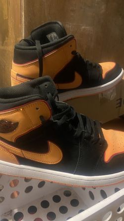 Jordan 1Mid SE 