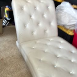 White leatherette chaise lounge used