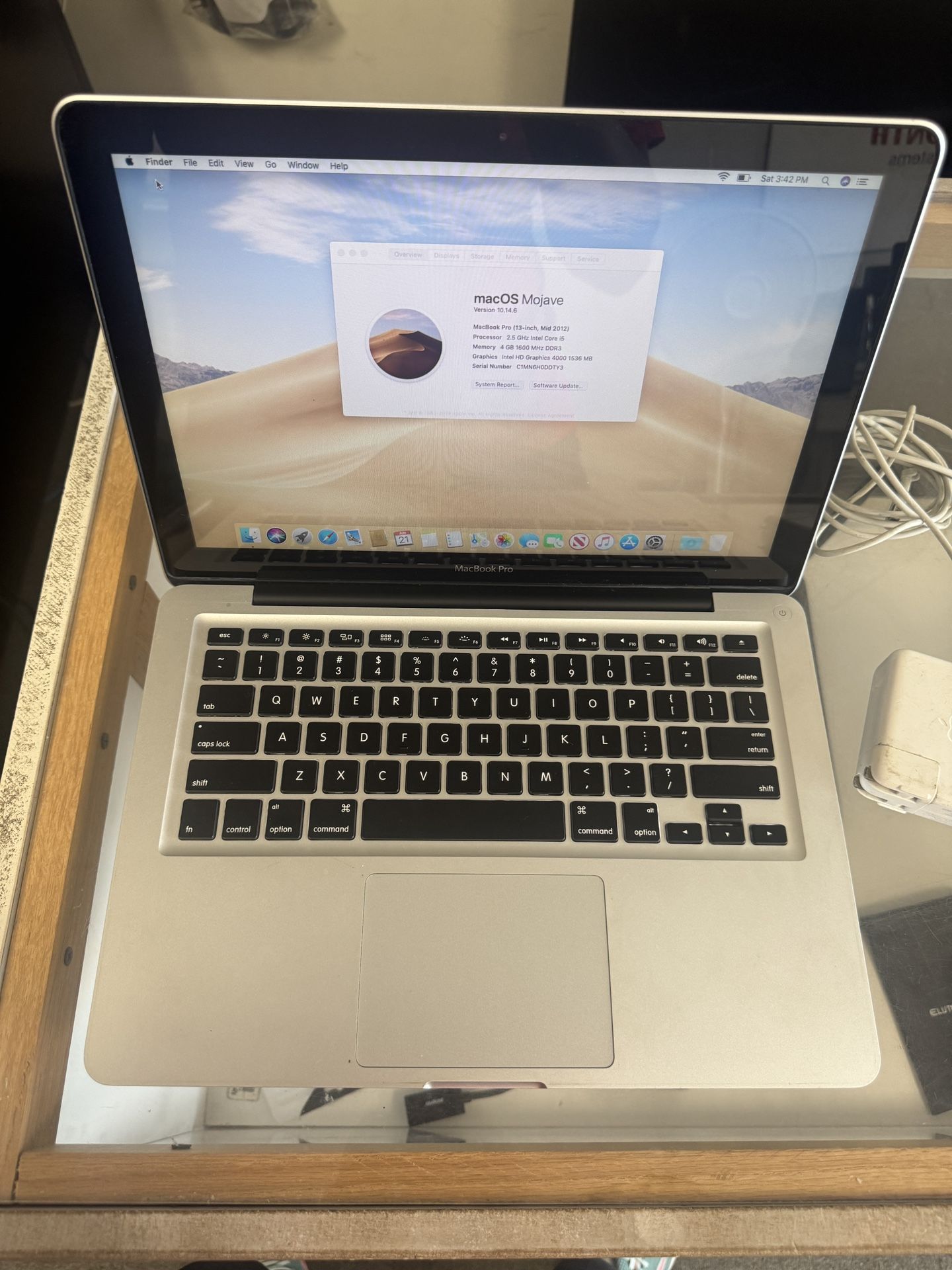 APPLE MACBOOK PRO LAPTOP WITH CHARGER
