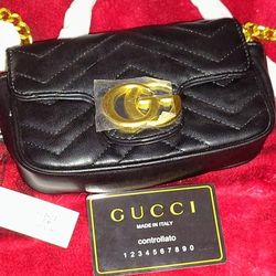Beautiful Authentic Gucci Mini Purse (Never Used)