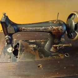 Vintage Sewing Machine 