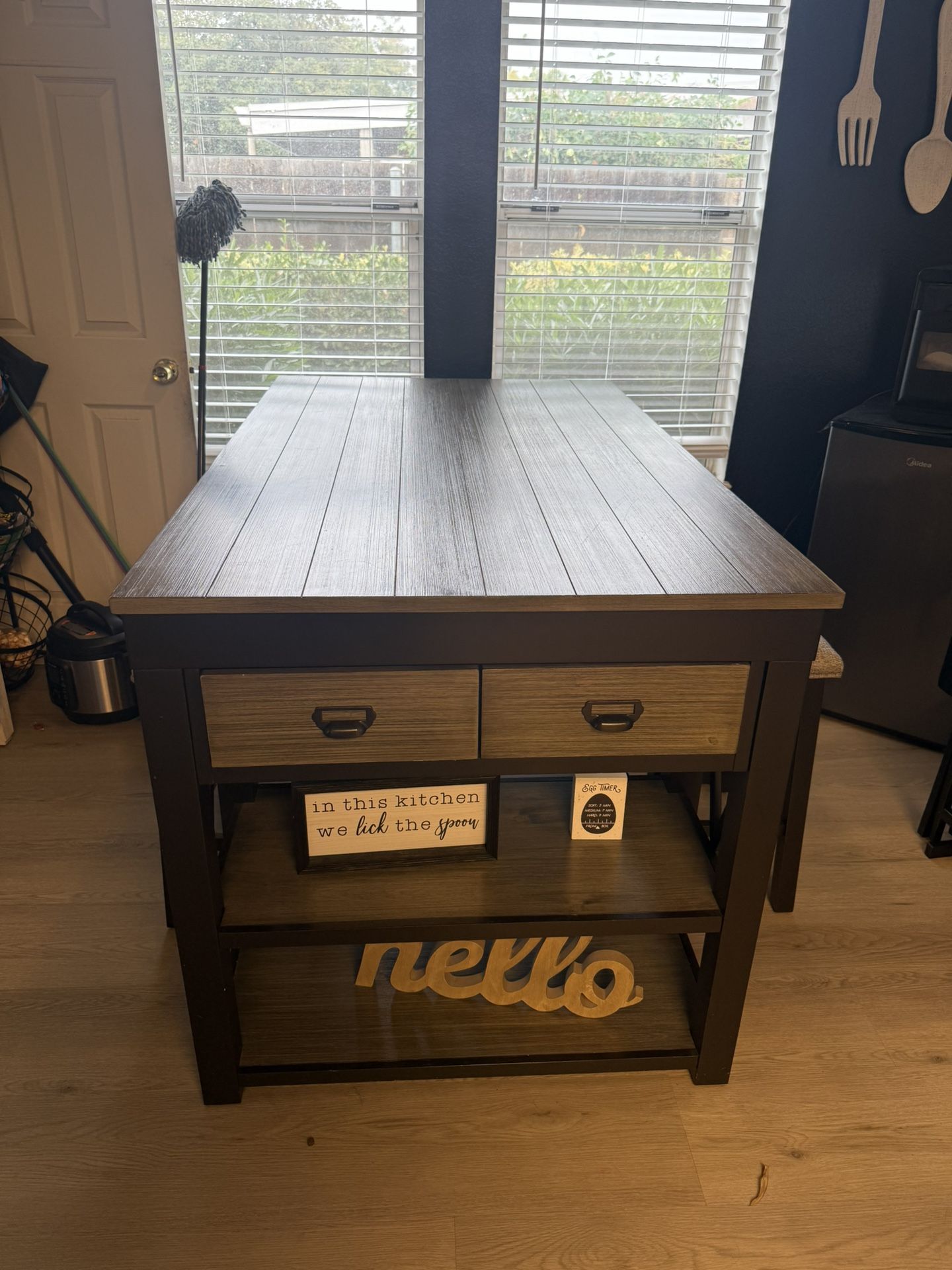 Kitchen / dining room table