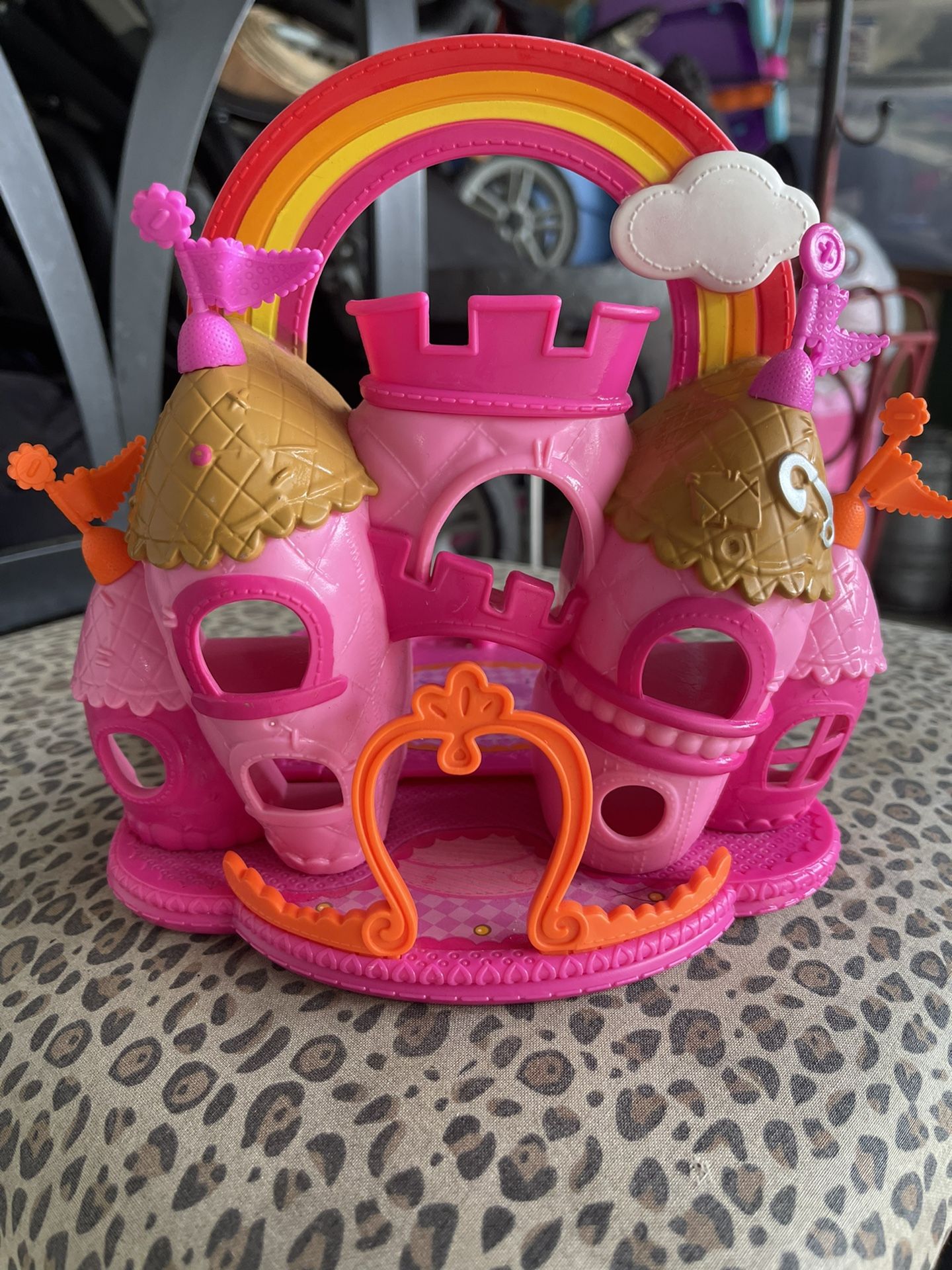 Lalaloopsy doll house 