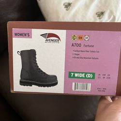 Avenger woman work boots