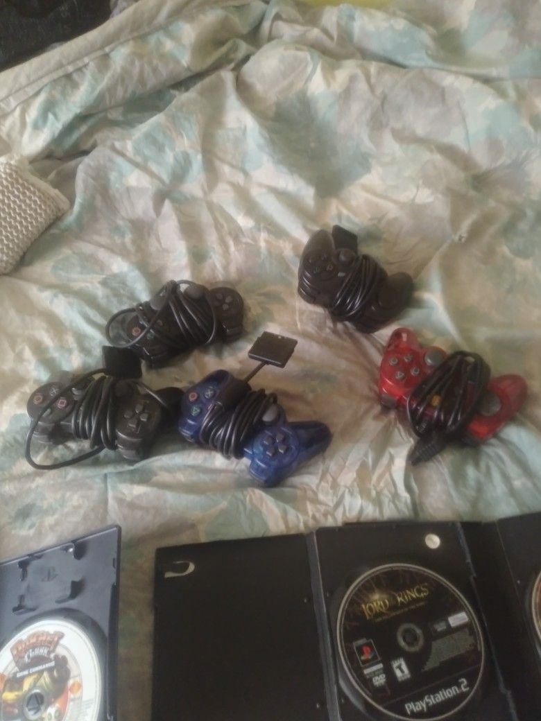 Ps2 With 5 Remotes And Games