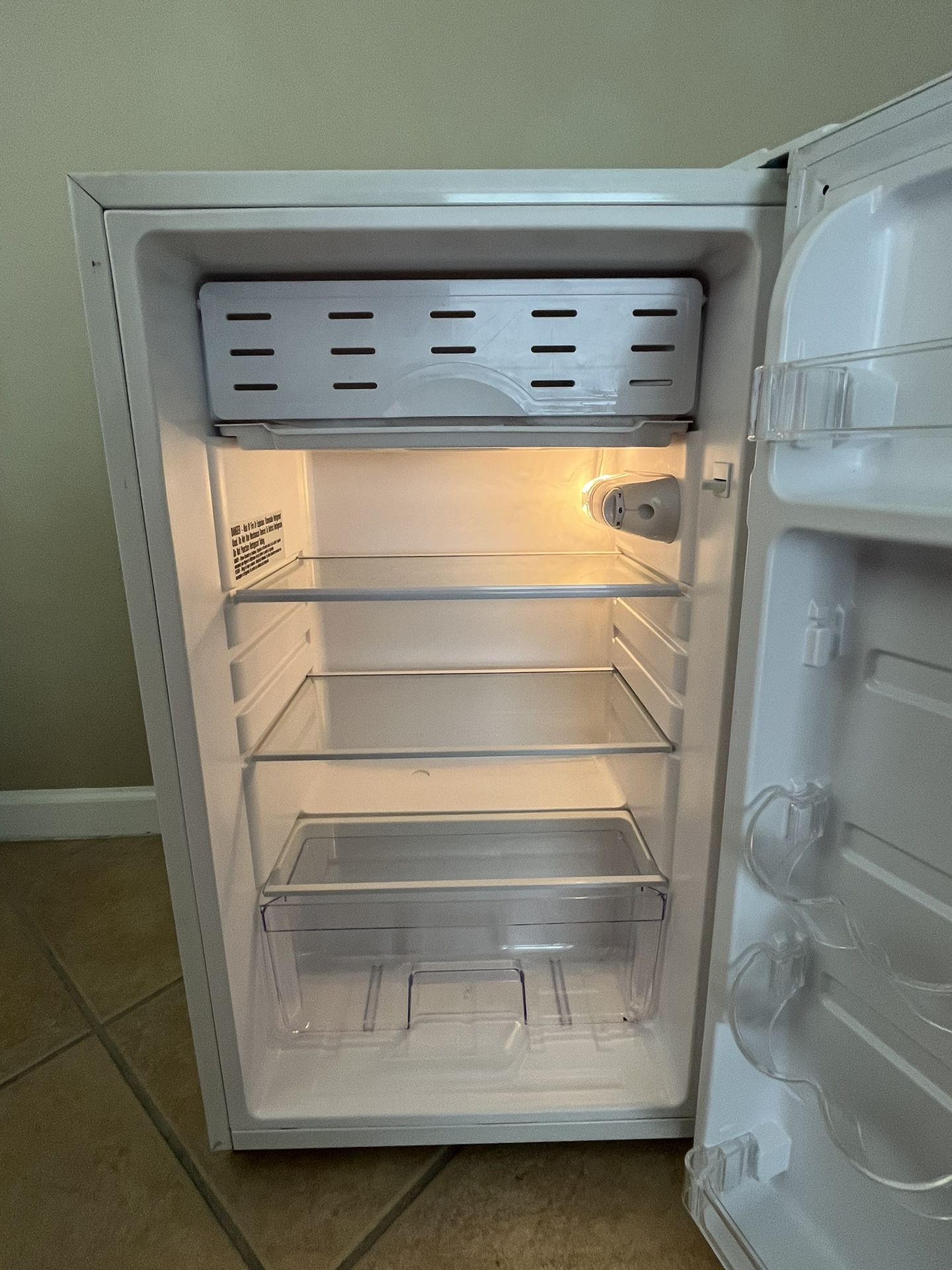 Mini Fridge (Perfect Refrigerator for College Dorm) for Sale in Clearwater  Beach, FL - OfferUp