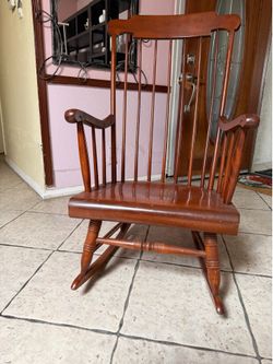 Mecedora de madera  de pino para adultos