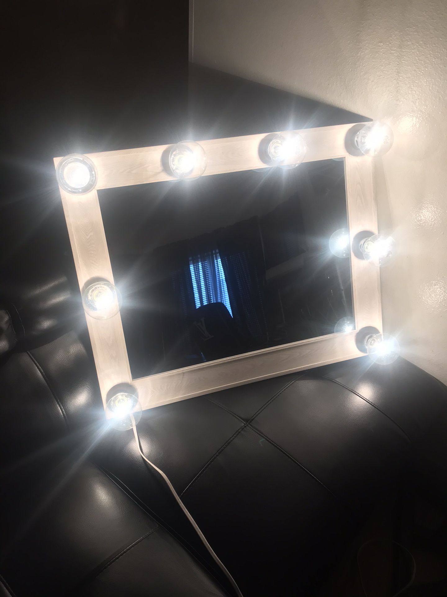 Vanity Mirror w/ lights! (New)