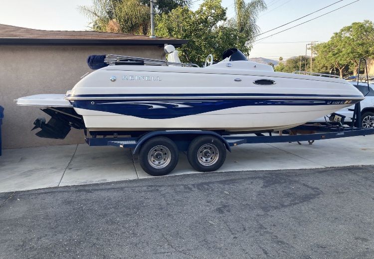 2005 Reinell 23 FT Deck Boat