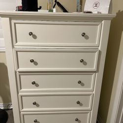 White 5-Drawer Chest Dresser – Like New – Moving Sale