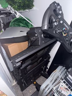 Moza R12 foldable racing sim