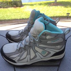 Columbia Women's Grove Heights Mid Hiking Boot Size 8