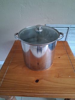 Three and a half gallon stainless steel pot with lid 20