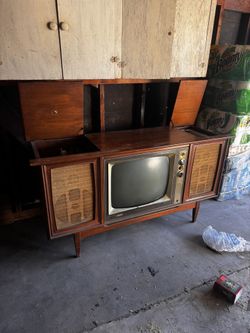 1960s RCA Victor New Vista Console Tv