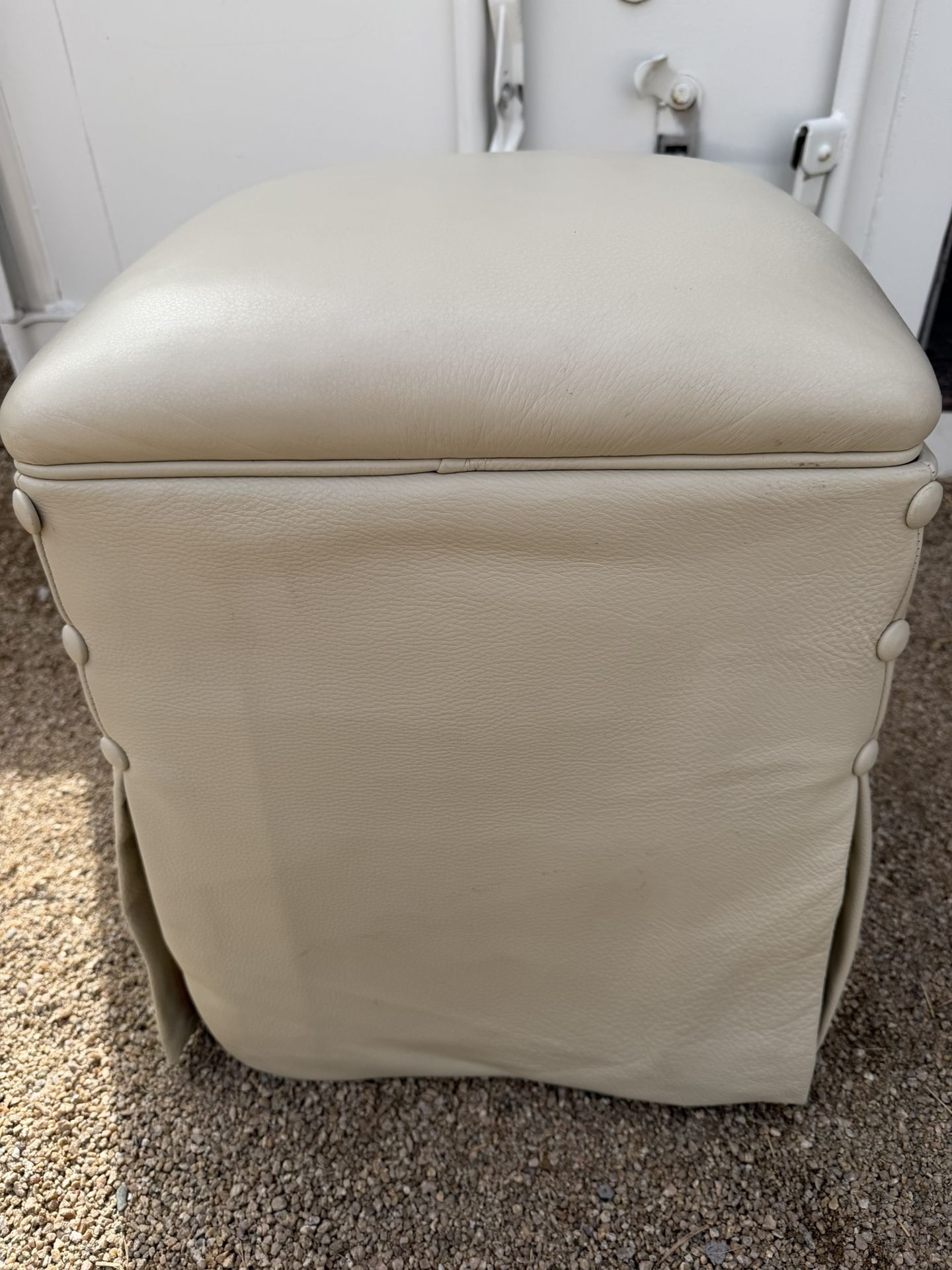 Caracole Leather Storage Ottoman / Seat – High-End & Functional ✨