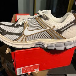 New Nike Zoom Vomero 5 men’s Sz 11.5