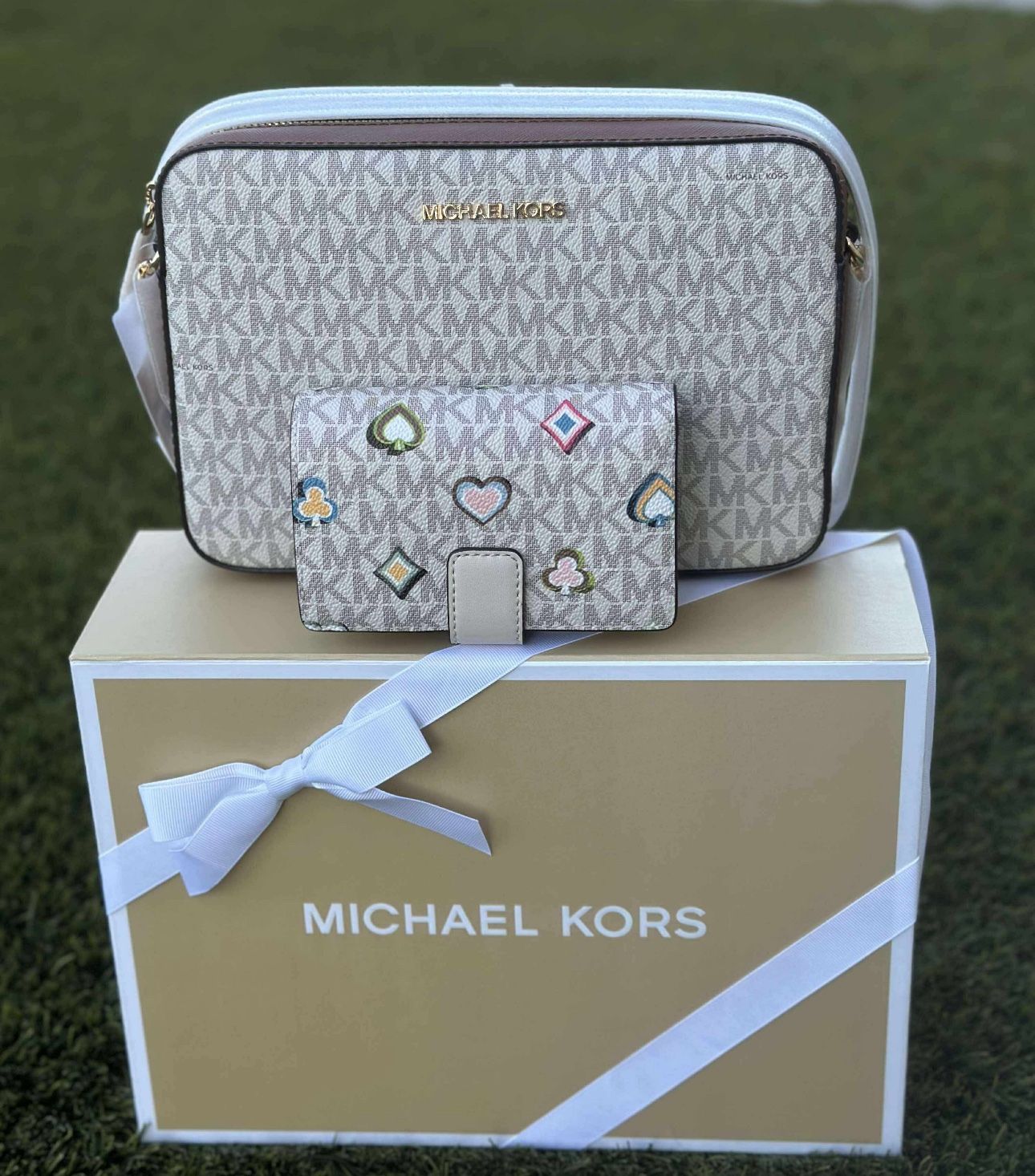 Michael Kors Crossbody Bag with Wallet, New in gift box/Set MK nuevo en caja de regalo