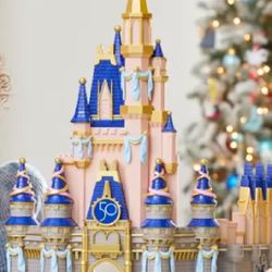 ThemeParks Walt Disney World 50th Anniversary Cinderella Castle Light Up Play Set an Jack Skellington Pen, blue