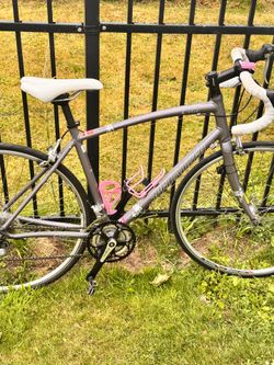 Womens 54cm specialized dolce road bike
