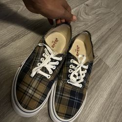 Levis Shoes Size 9.5 