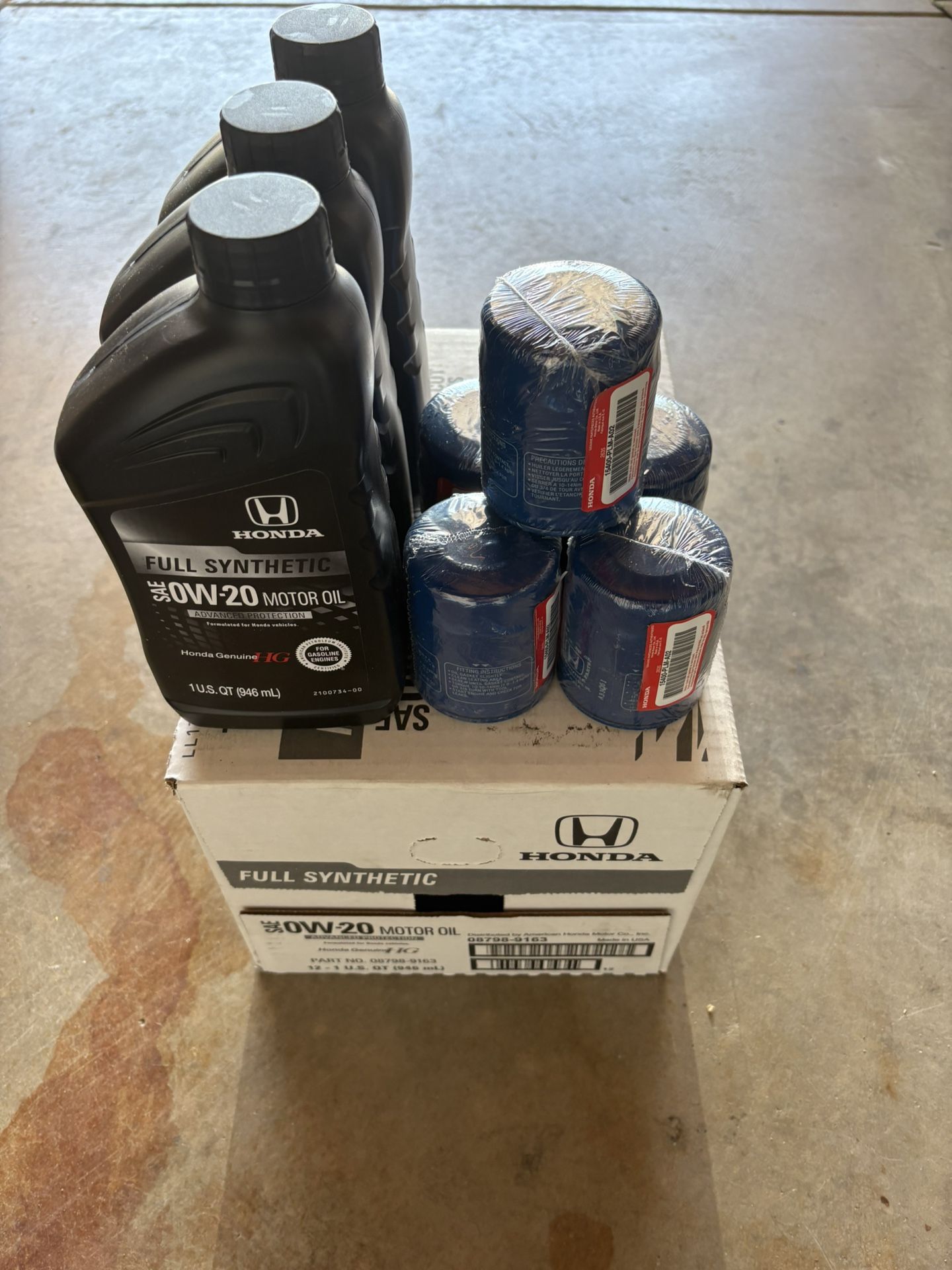 Honda Full Synthetic Oil 0W20W 15 Total W/ 5 Filters - $75
