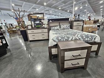 4- Pieces Natural wood finish king & queen size Bedroom set