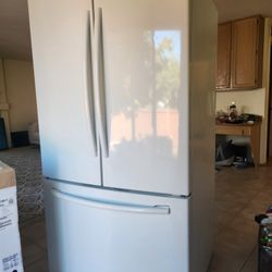 Free Working Refrigerator - pickup In Renton