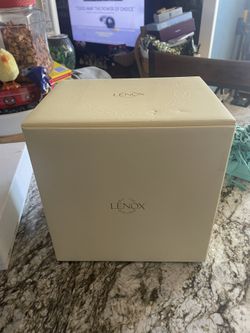 Lenox Opal Innocence Swan Cake Topper