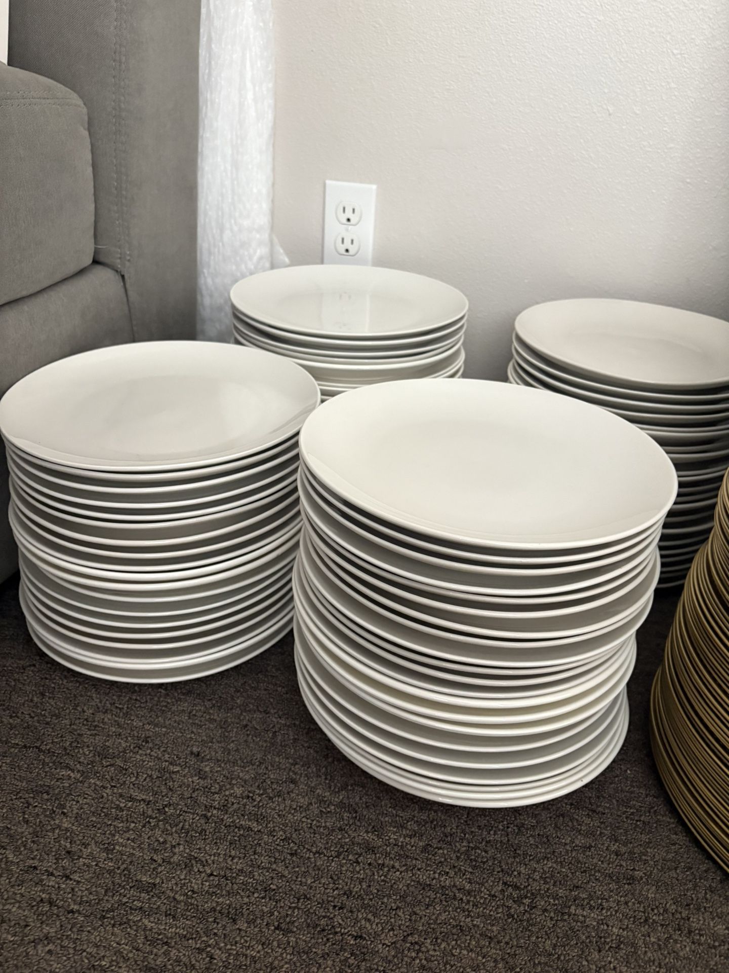 White Plates And Gold Chargers