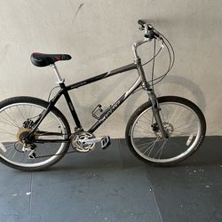 BICYCLE GIANT 21 SPEED SIZE 26 BRAND NEW