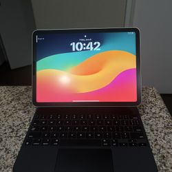 iPad Air (5th Gen) With Black Magic Keyboard 