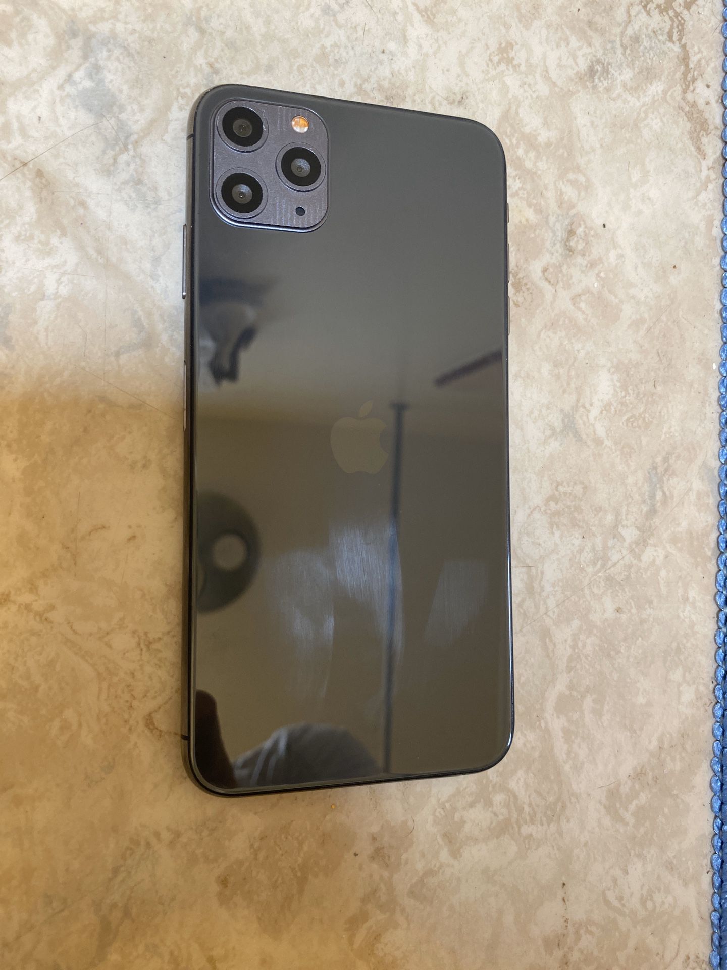 Fake iPhone 11 pro max 512 gb unlocked Android based