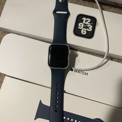 Apple Watch SE (2024) 40mm GPS – Silver w/ Blue Sport Band
