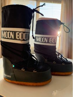 Never Worn - Unisex Icon Moon Boot (Navy)