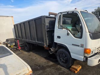 Dump truck Isuzu npr
