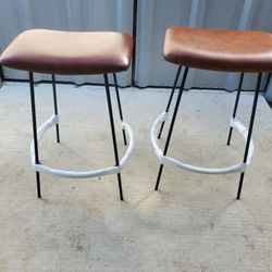 New Barstools / Bancos Nuevos