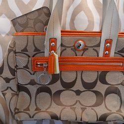 Coach Handbag With A Small Wallet 