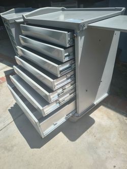 Capsa tools box aluminum..H..44..W..33..D..22