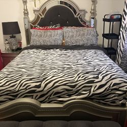 QUEEN MATTRESS AND BOX SPRING 