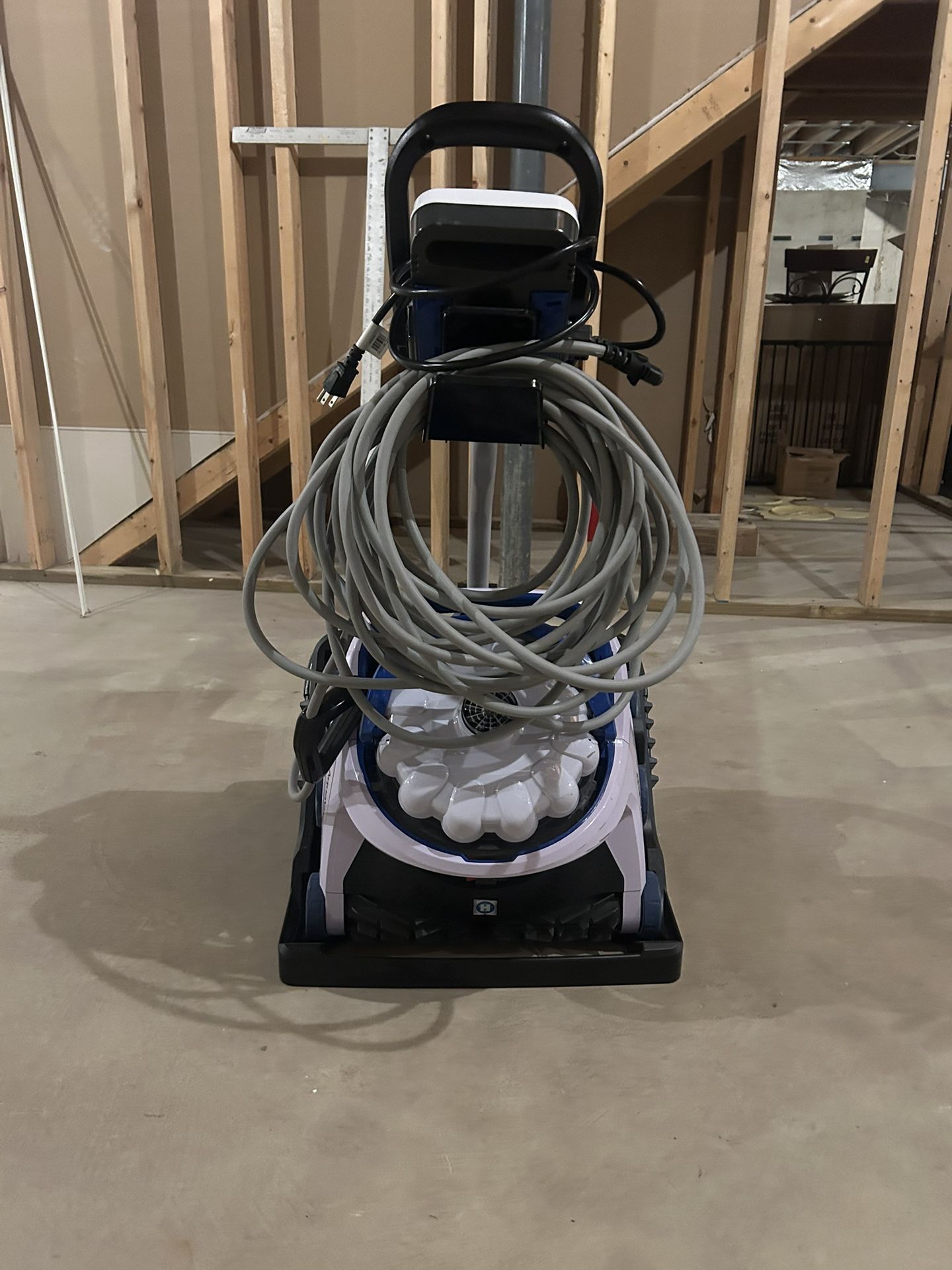Hayward AQUAVAC 600 ROBOTIC IG CLEANER RCH601CUY
