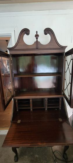 Johnson furnature chipndale bookcase hutch