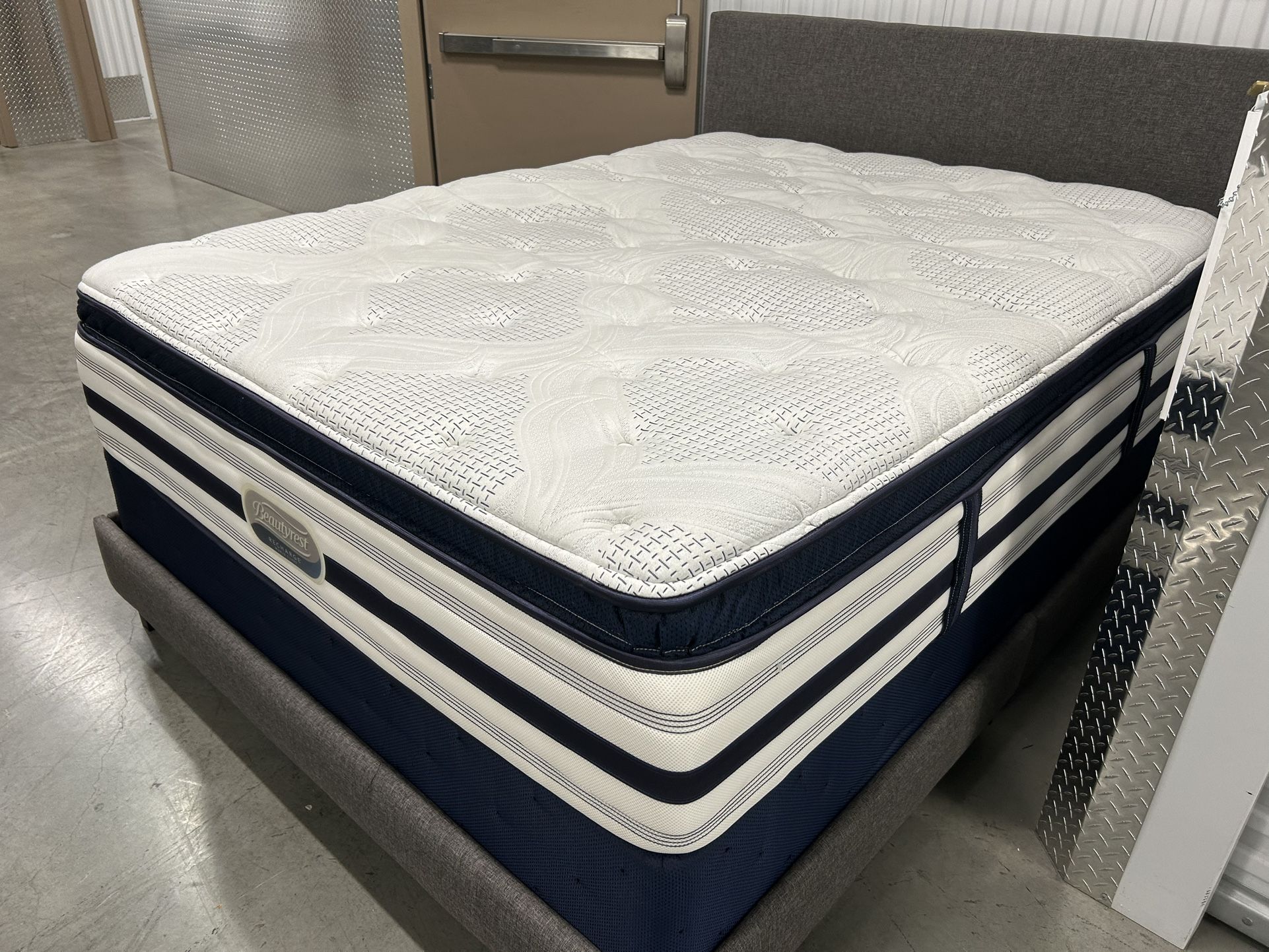 Queen Beautyrest Mattress & Box Spring